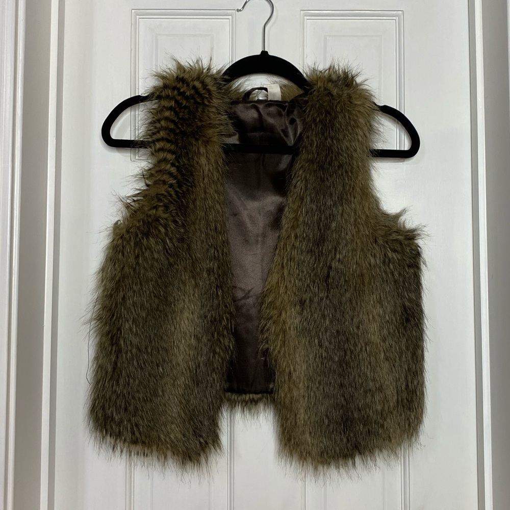Cropped faux fur vest